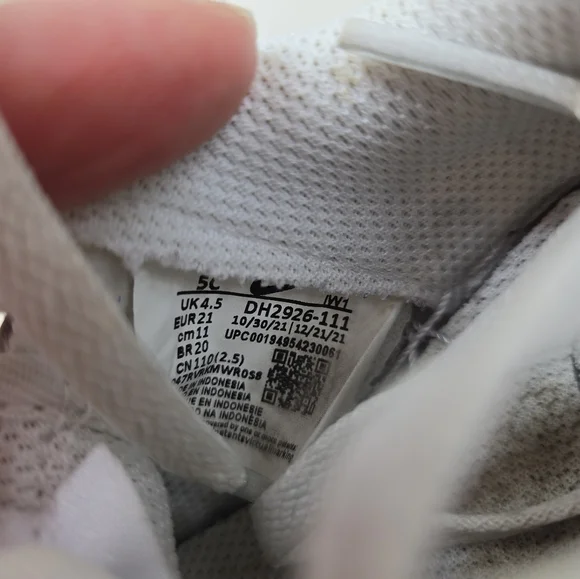 Nike Kids Air Force 1  White Sneakers Size 5c - Picture 8 of 9